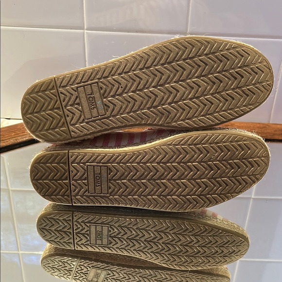 NWOB Toms Red and White Espadrilles with Striped Canvas - Picture 5 of 6